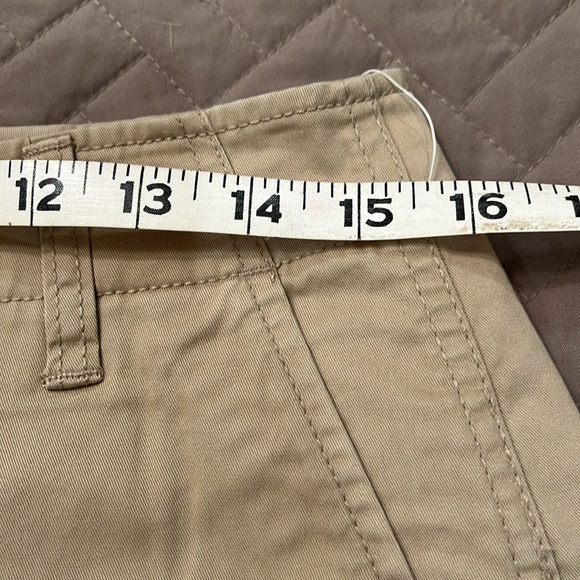 GAP 9" Downtown Khaki Bermuda Shorts/NWT/6 - Picture 12 of 12